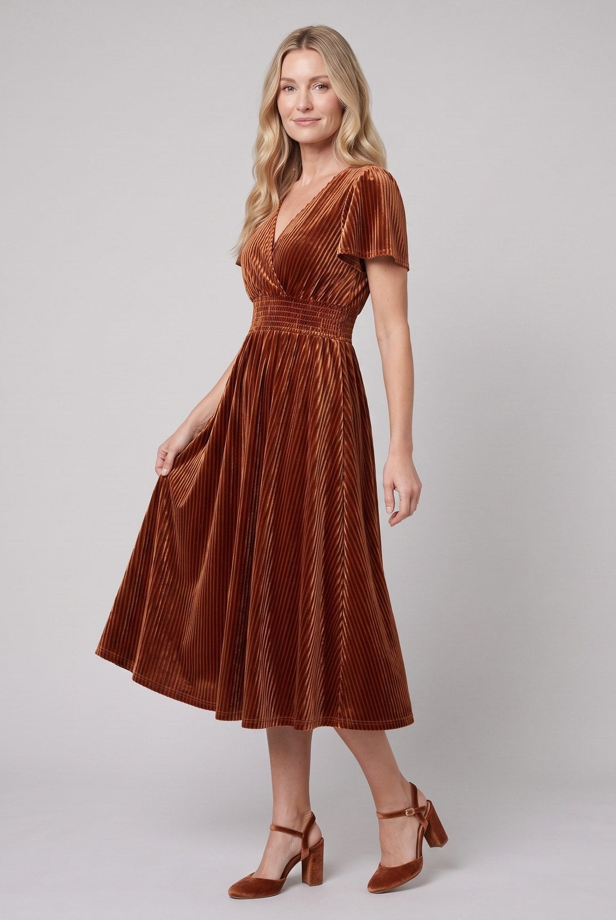 Emeraude ribbed velvet midi dress with shirred waist 2