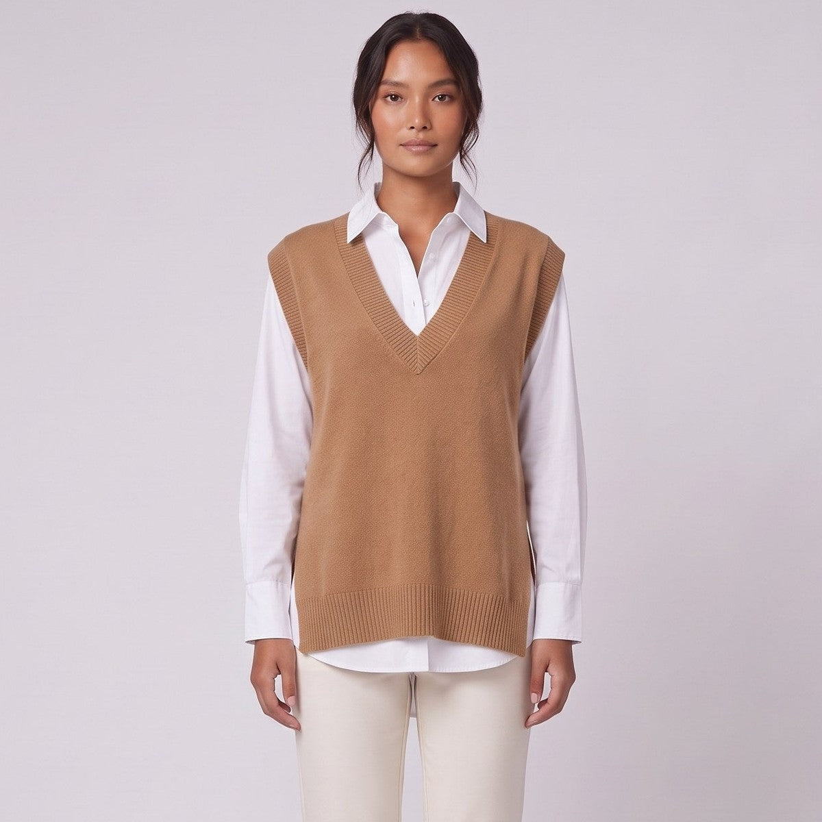 Sleeveless V-neck knit vest camel close-up
