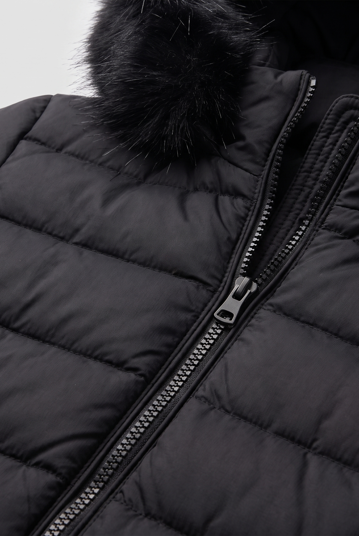 Evara puffer jacket quilting, zip and fur hood trim close-up