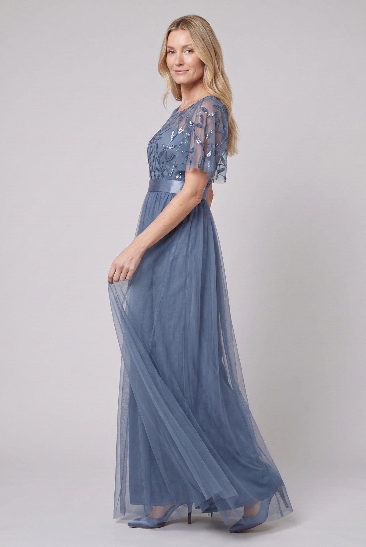 Maxi dress with a sequin bodice, tulle skirt and short sleeves, view 3