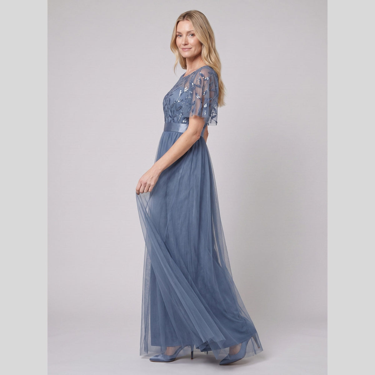 Maxi dress with a sequin bodice, tulle skirt and short sleeves, view 3