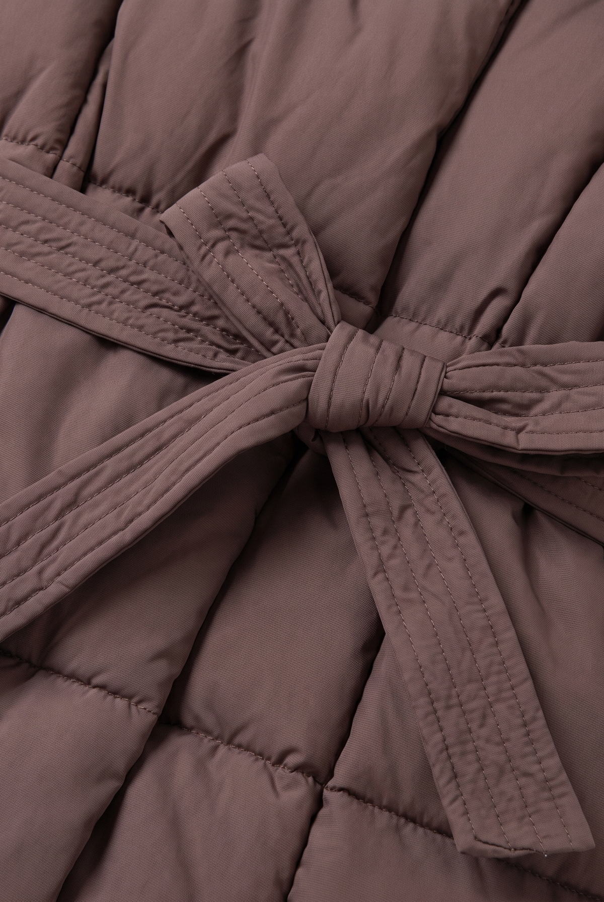 Close view of the tied belt and quilting, view 6
