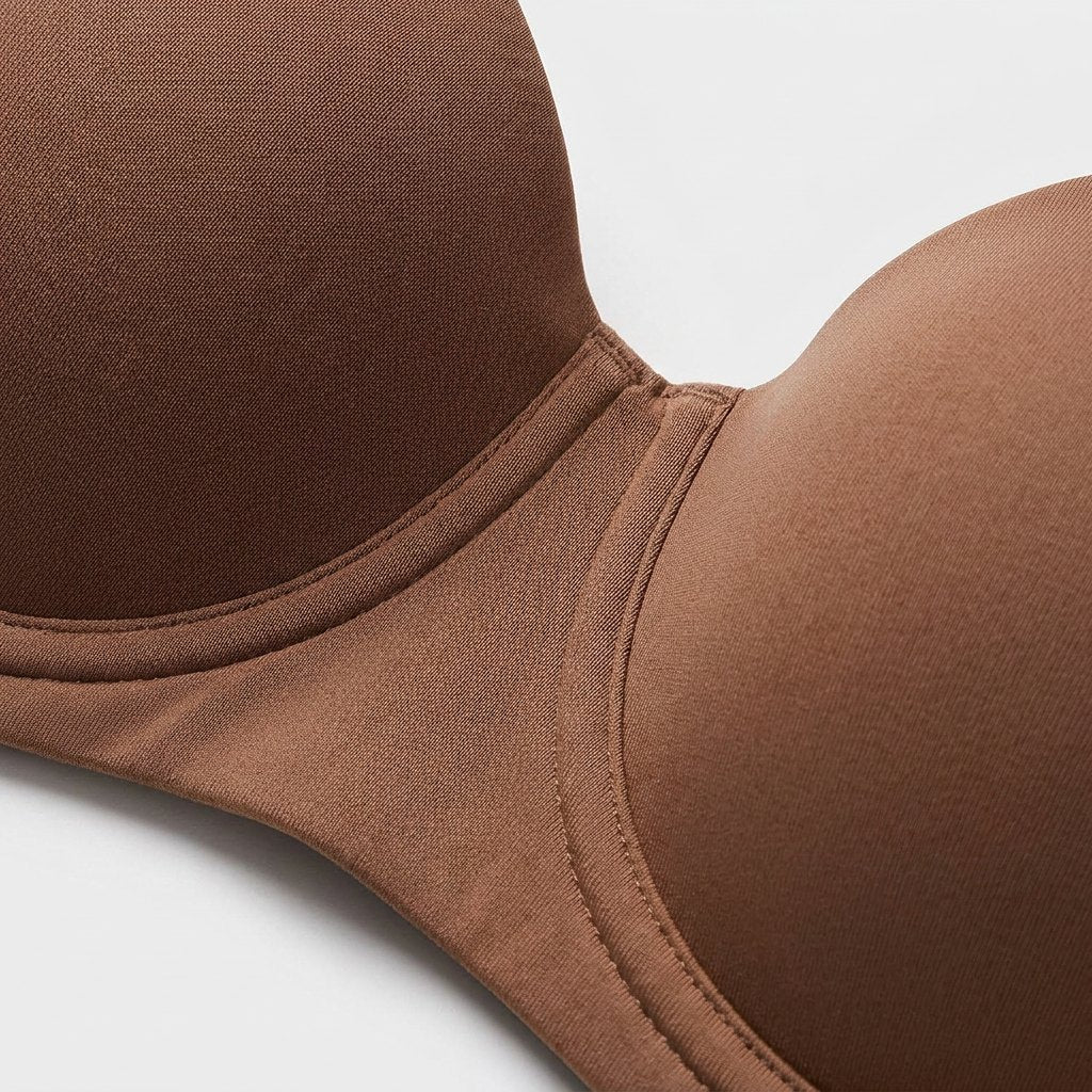 Close view of the seamless cup edge, view 5