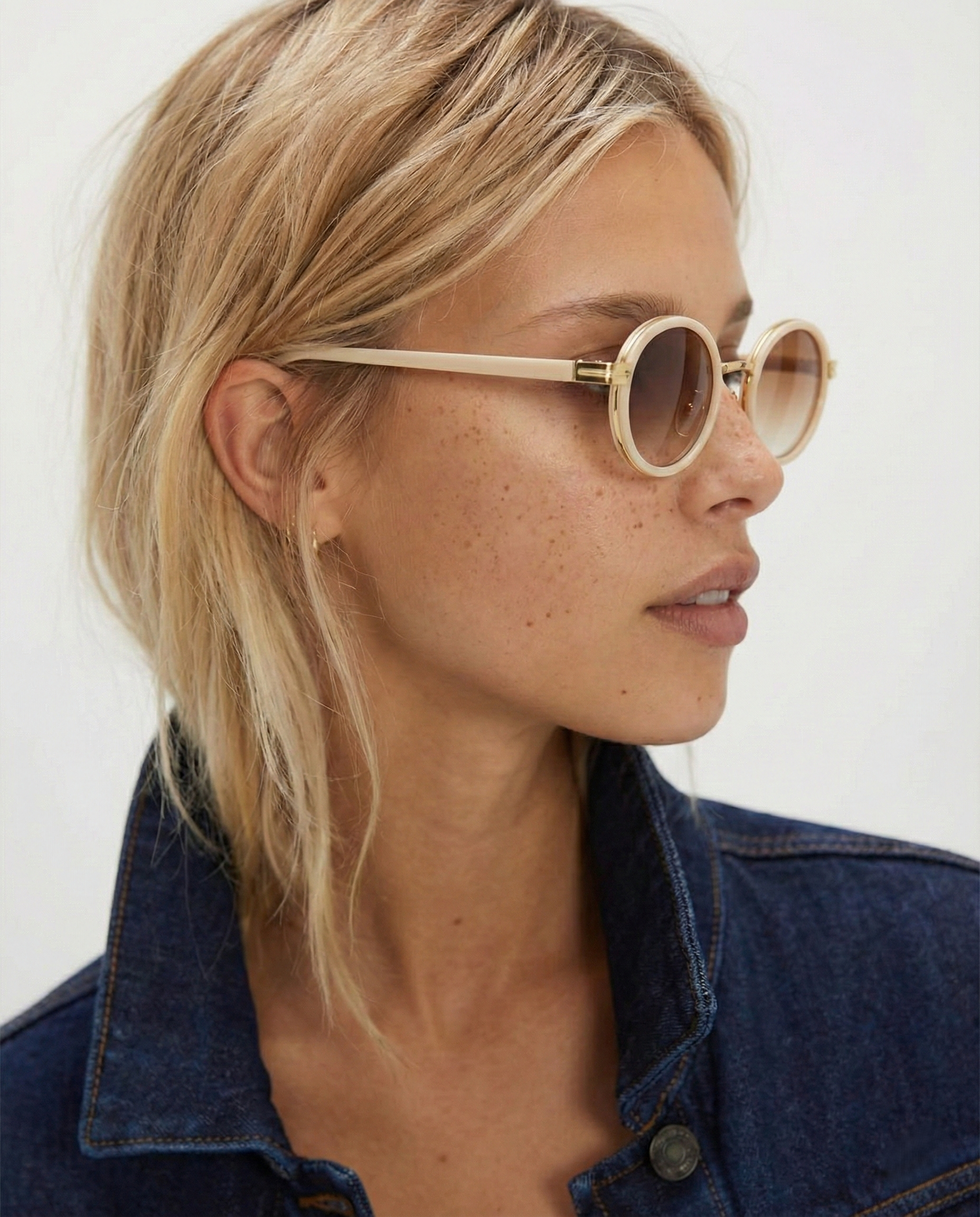 Viva Icon Shades | Oval Sunglasses with Gold Detailing 1