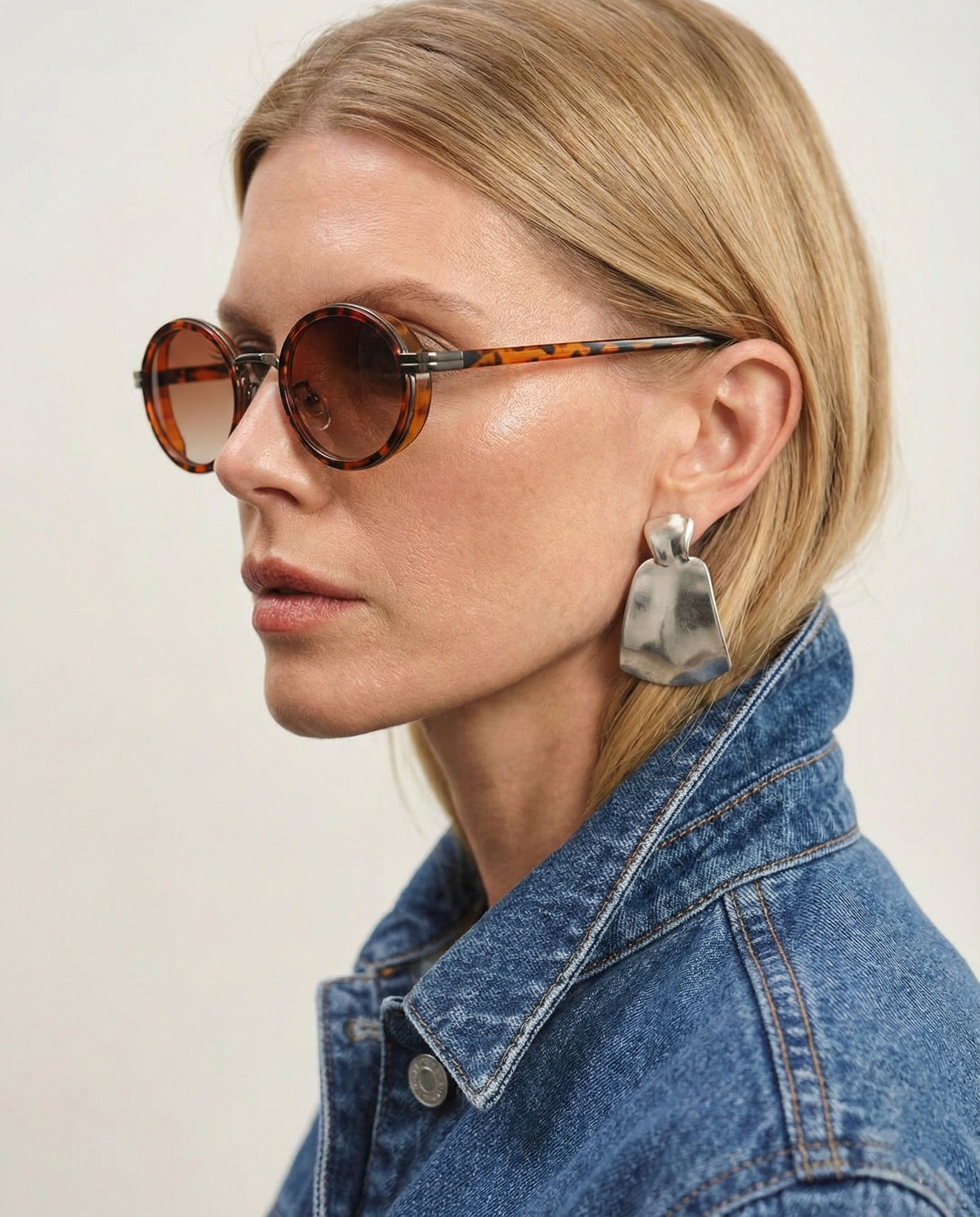 Viva Icon Shades | Oval Sunglasses with Gold Detailing 5