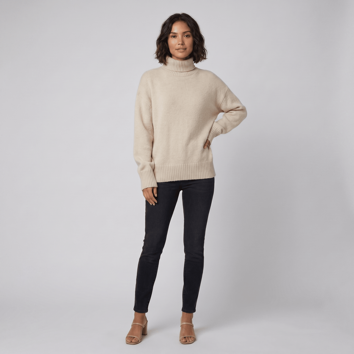 Cashmere turtleneck jumper with a classic fit, view 1